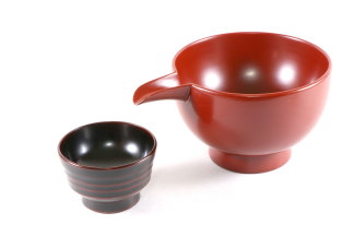 片口椀とぐい呑み 腰高 溜塗