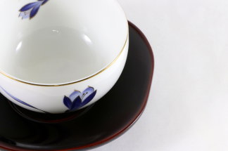 茶托 梅型 溜塗と湯呑み茶碗